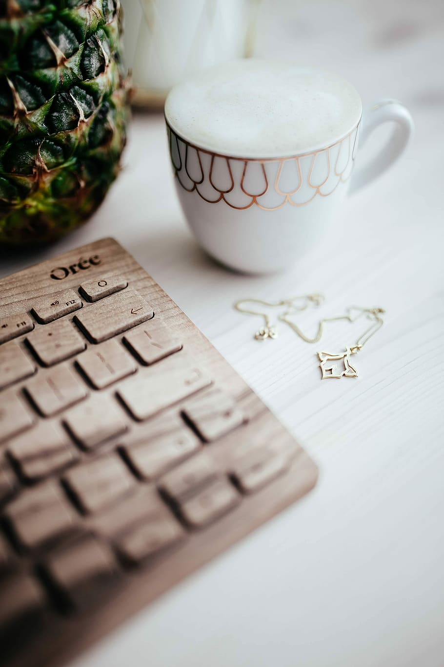 Wooden keyboard and cup of coffee, technology, desk, oree, cappucino HD wallpaper