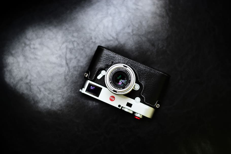 black and gray SLR camera on black surface, black and silver SLR camera on surface HD wallpaper