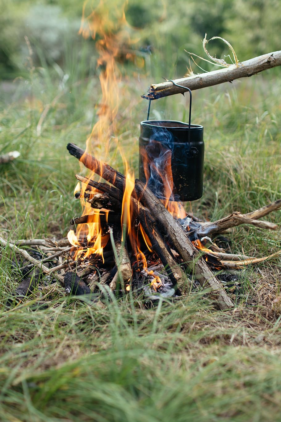 casserole on top of burning wood, blur, close-up, cooking, daylight HD wallpaper