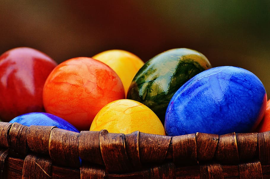 several eggs in brown basket, easter, easter eggs, colorful HD wallpaper