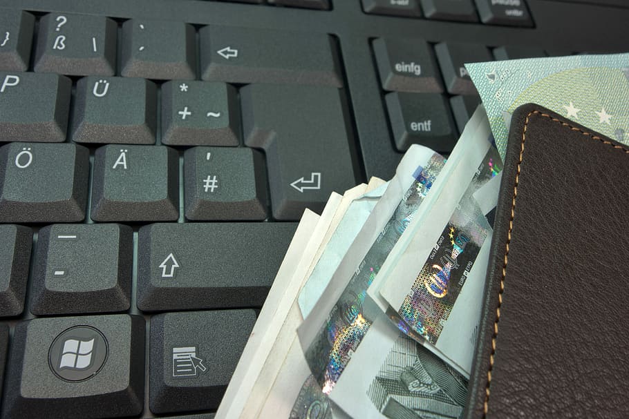 Black Keyboard with wallet and lots of money, bills, keys, public domain HD wallpaper