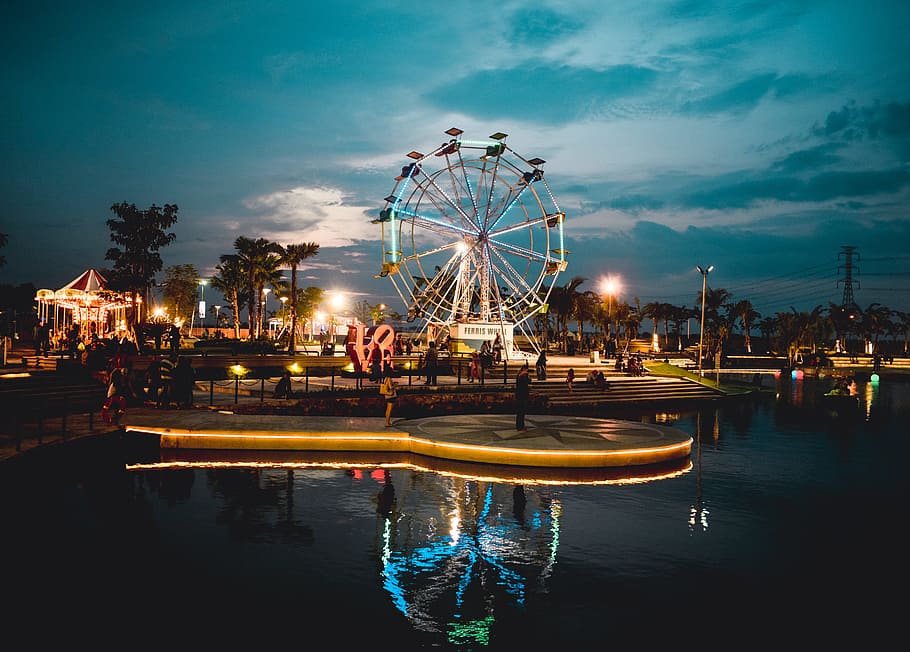 calm body of water near ferris wheel, landscape photography of Ferris Wheel HD wallpaper