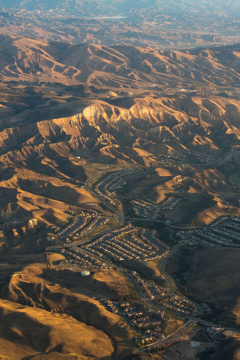aerial view of city on desert plains, landscape, mountain, mountain range HD wallpaper