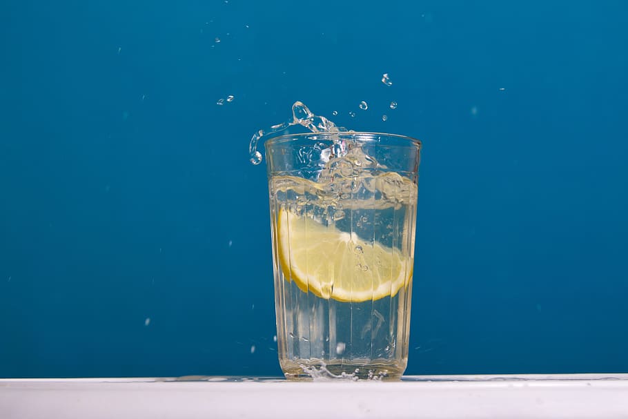 glass, drink, liquid, bubble, coldly, lemon, freshness, refreshment HD wallpaper