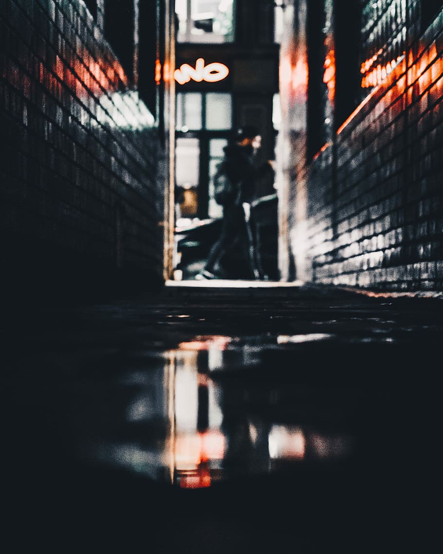 narrow pathway towards streets, man walking beside hallway, reflection HD wallpaper