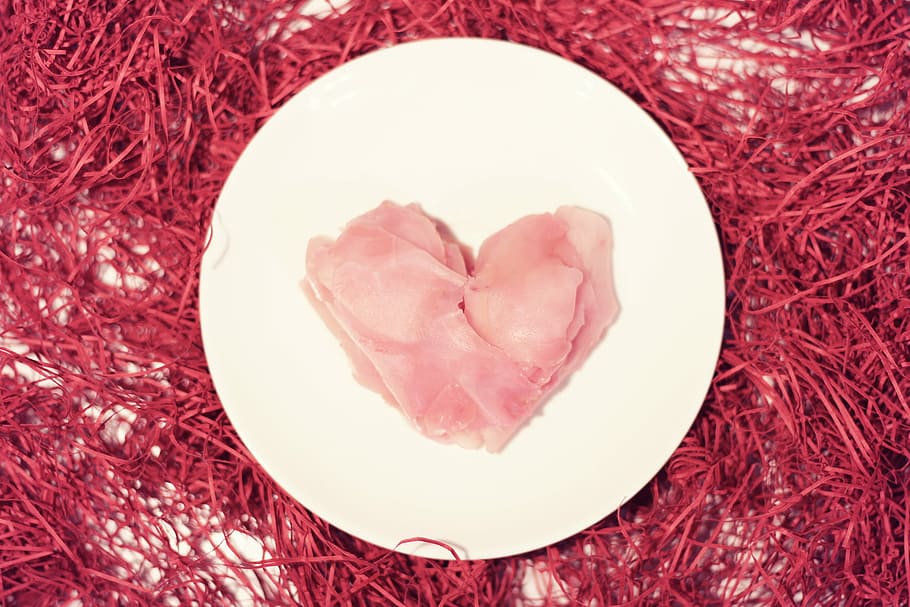 raw meat on round white ceramic plate, heart Shape, red, love HD wallpaper