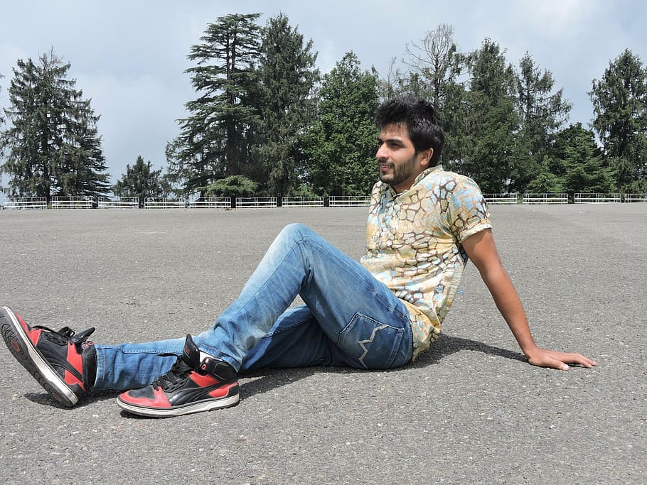 man, relax, beach, sitting, male, nature, lifestyle, young HD wallpaper