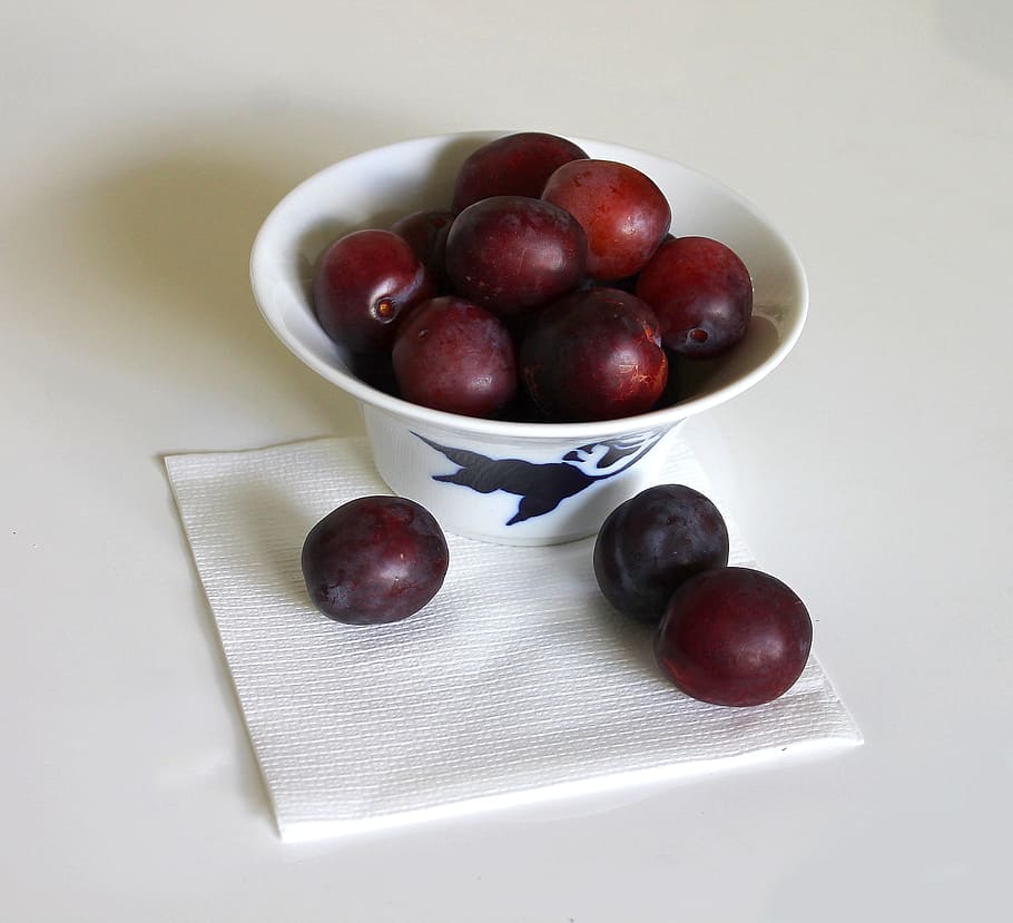 plums, fruit, summer, food, healthy food, dining, luscious HD wallpaper