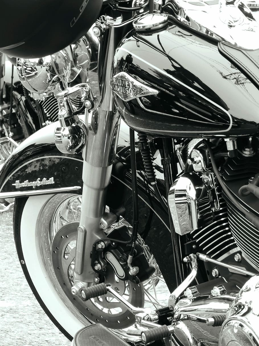 harley-motorbike-blackandwhite.jpg