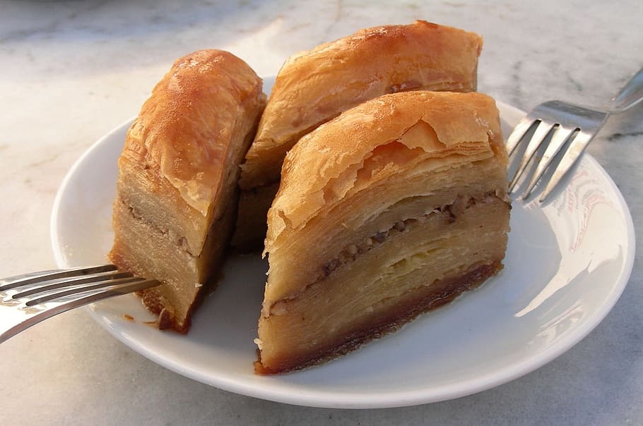 sliced of cake on plate, Dessert, Baklava, Puff Pastry, filoteig, HD wallpaper