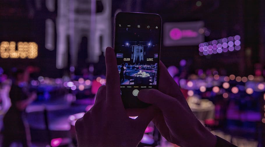 person using phone while taking photo, selective focus photography of person taking photo of stage HD wallpaper