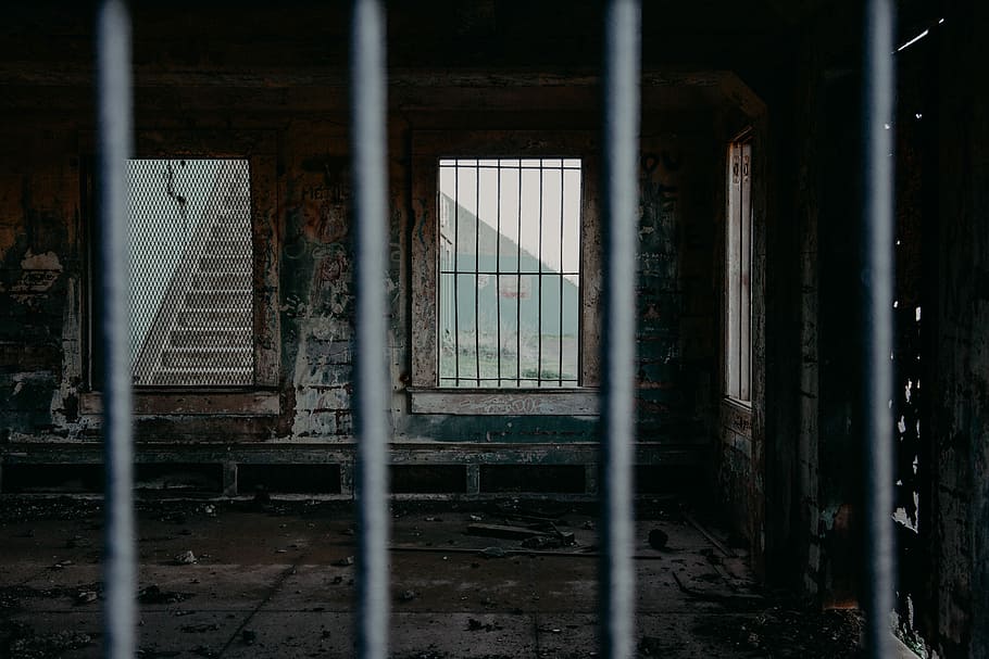 photo of abandoned house, gray steel window bar, bars, old, deralict HD wallpaper