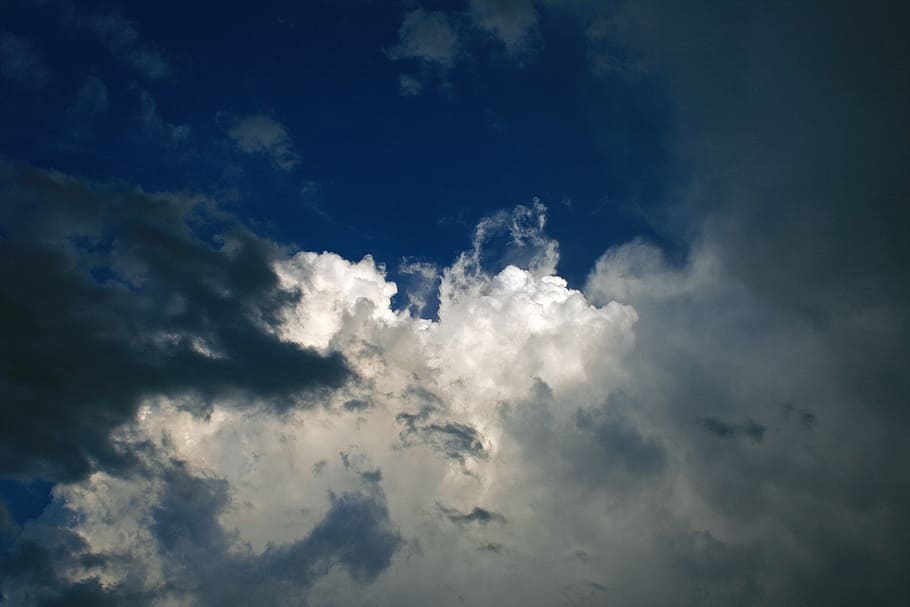 clouds in the sky, blue, dark, grey, contrasted, light, white HD wallpaper
