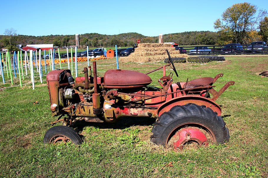 tractor, old, sunken, machinery, vintage, rusty, rural, mired HD wallpaper
