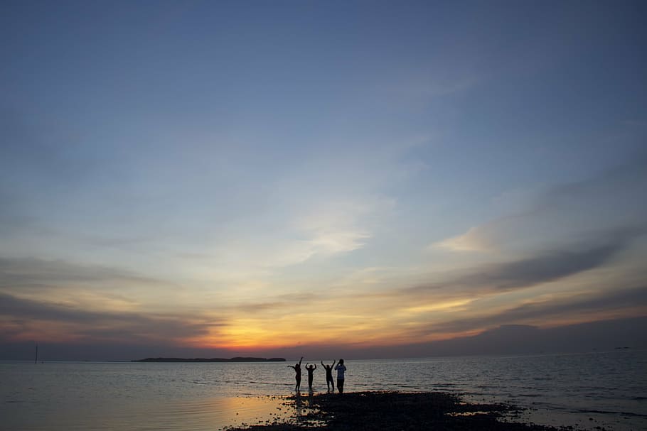 beach, ocean, coast, sunset, dusk, silhouette, people, twilight HD wallpaper