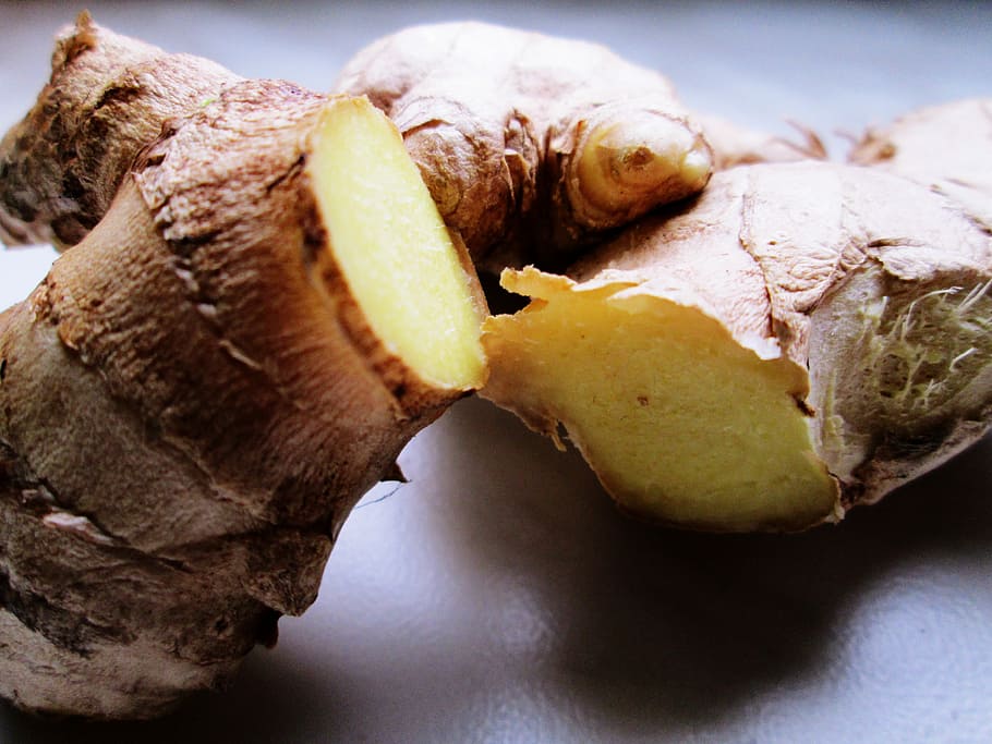 three ginger on gray surface, Vegetable, White, Sharp, Crisp HD wallpaper