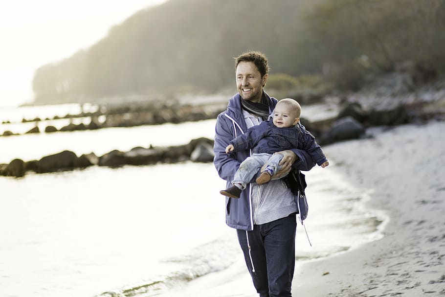 man carrying baby near seashore during daytime, dad, boy, beach HD wallpaper