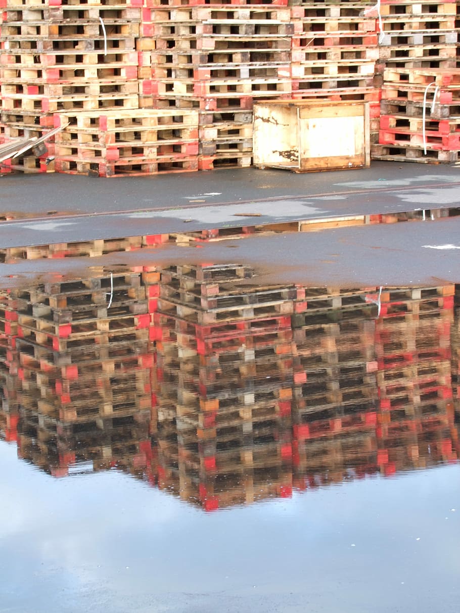 Mirroring, Pallets, Wood, Puddle, red, industry, euro pallets HD wallpaper
