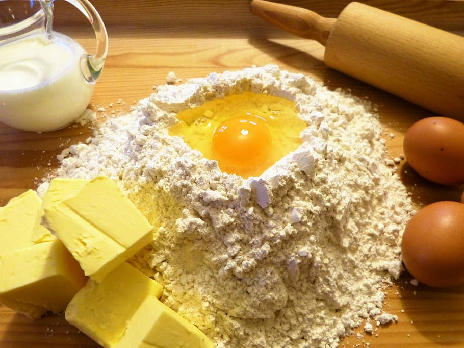 focus photo of egg on starch beside slice of cheese and 2 eggs HD wallpaper