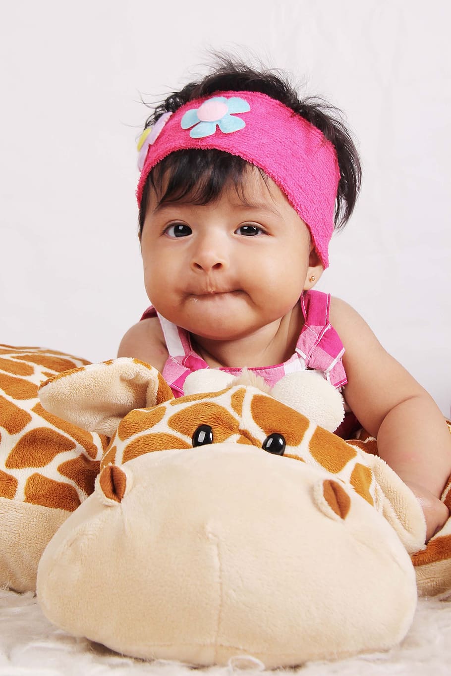 Hd Wallpaper Bebe Giraffe Pretty Childhood Cute One Person Portrait Wallpaper Flare