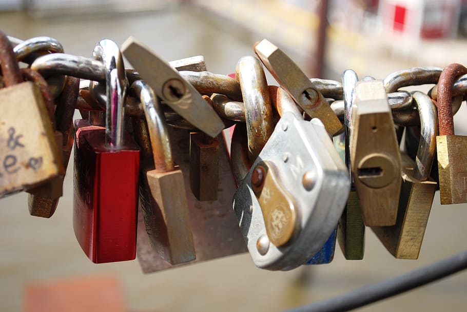 selective focus photography of love padlocks, key, security HD wallpaper