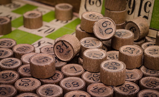close-up photo of round brown board game pieces, bingo, luck HD wallpaper