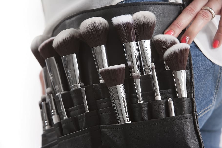 black makeup brush set in bag, makeup brushes, make-up, cosmetic HD wallpaper