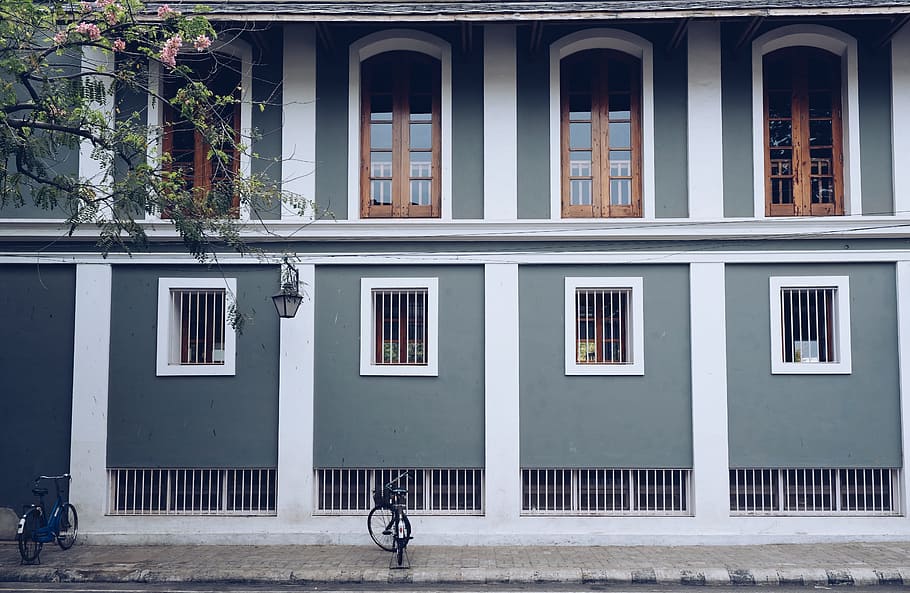 bike parked in front of gray house, two bicycle in front of a two-storey house, HD wallpaper