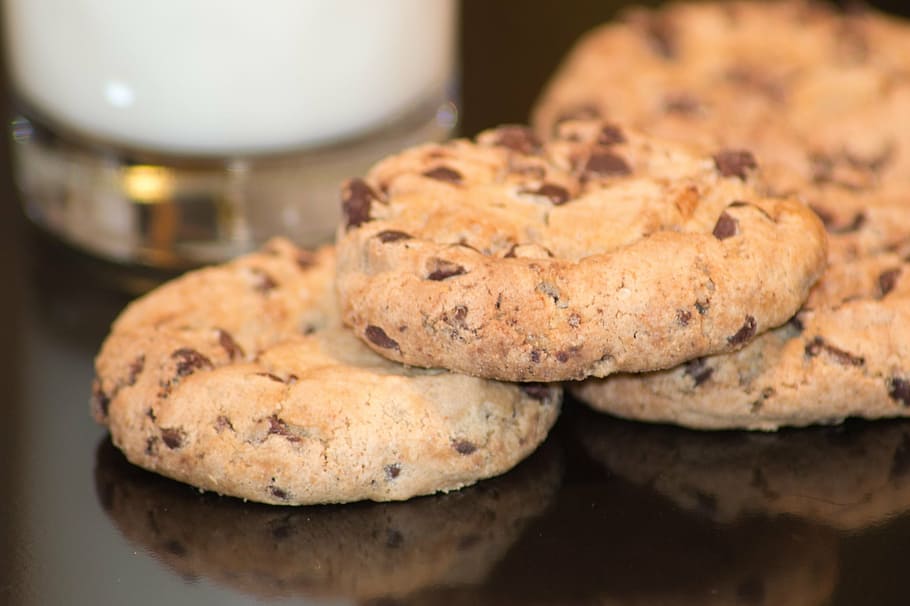 chocolate chip cookies, milk, food, snack, baked, tasty, delicious, HD wallpaper