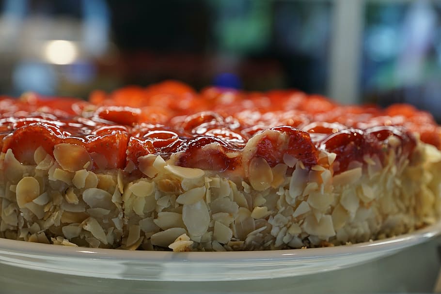 cake, strawberries, bake, delicious, sweet, celebration, fruits HD wallpaper