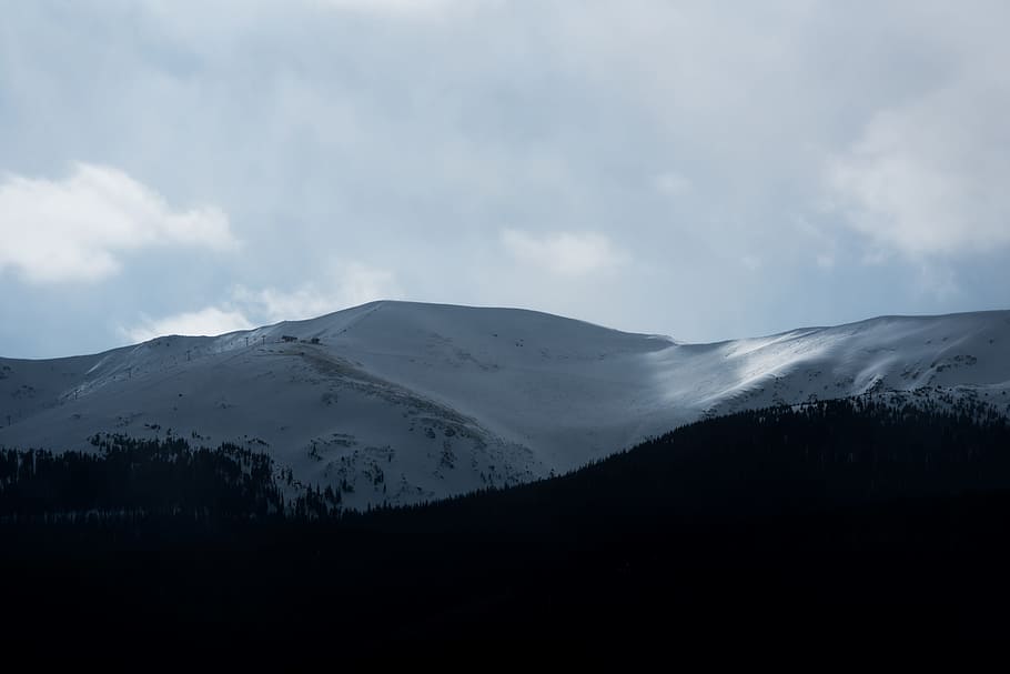 snow covered mountain, gray mountain under white cloud during daytime HD wallpaper