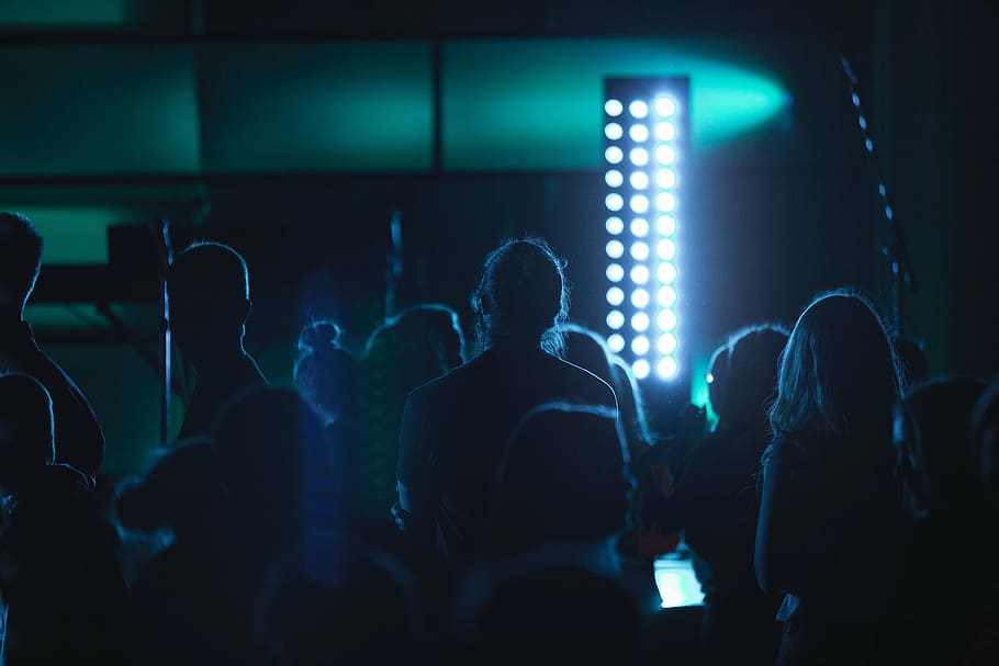 silhouette photo of people near tower lamp, dark, night, crowd HD wallpaper