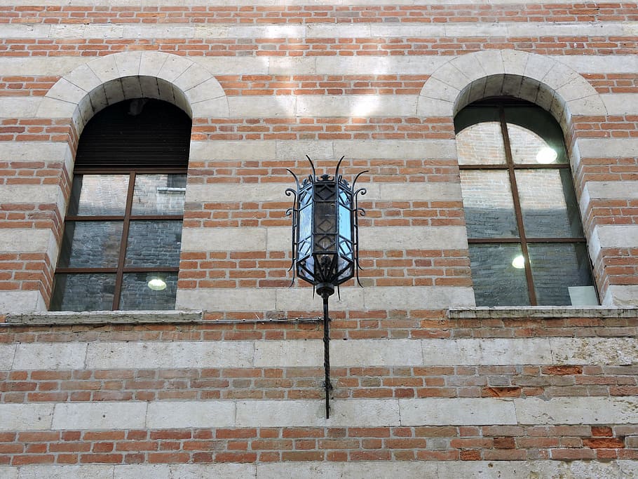 building, window, lamppost, ancient, verona, italy, architecture HD wallpaper
