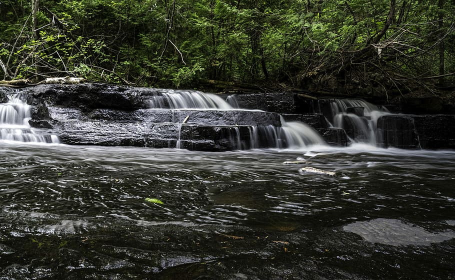 Rapids and Waterfalls along Joeboy Creek at Sleeping Giant Provincial Park, Ontario, HD wallpaper