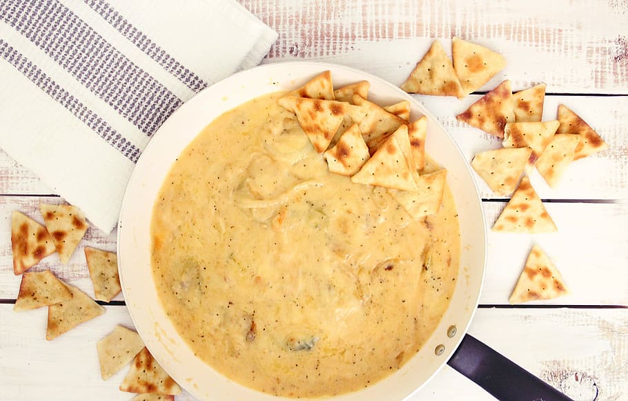 crackers and cheese in bowl on table, food, food and drink HD wallpaper