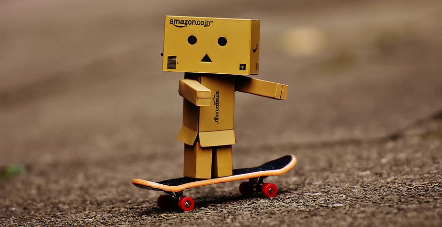 Amazon Boxman on skateboard, danbo, drive, funny, figure, sweet, HD wallpaper