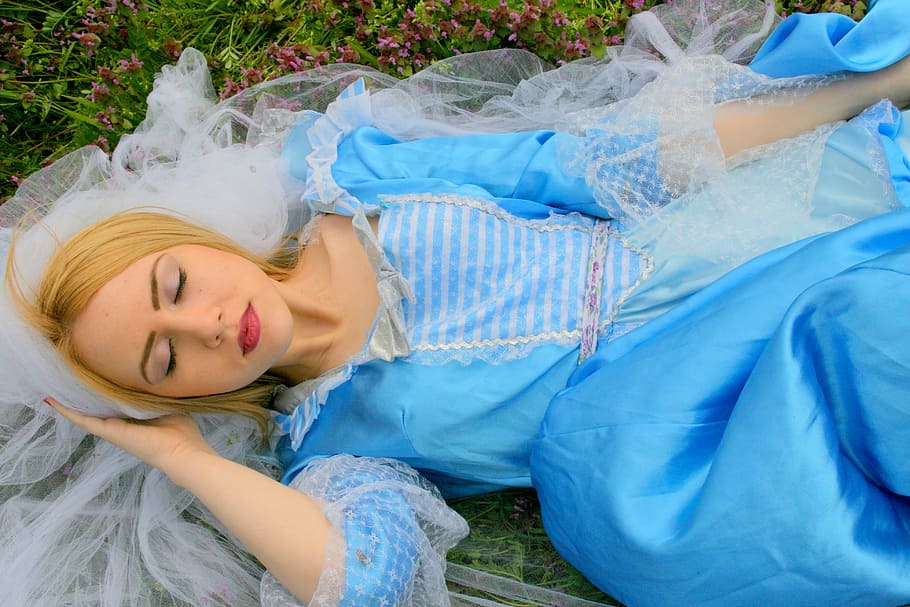 Hd Wallpaper Woman Wearing Blue Dress Laying On Gras Girl Princess Blond Hair Wallpaper Flare 