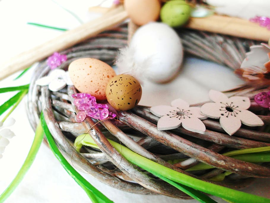 round brown and green wooden wreath, easter, easter eggs, art HD wallpaper
