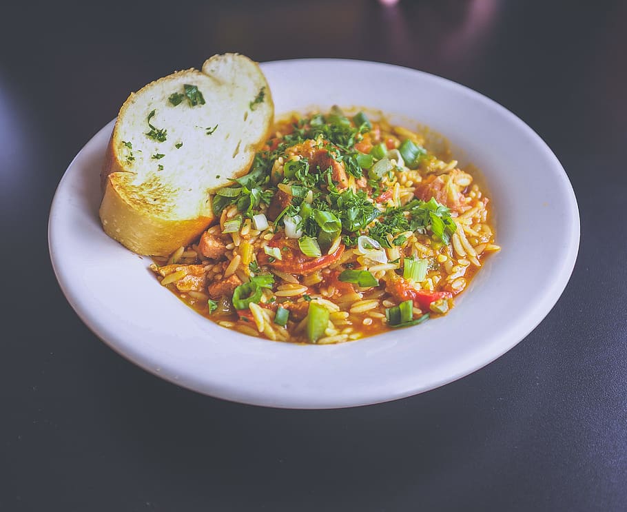 sliced bread and pasta with vegetables, souped rice sprinkled with parsley and spring onions HD wallpaper
