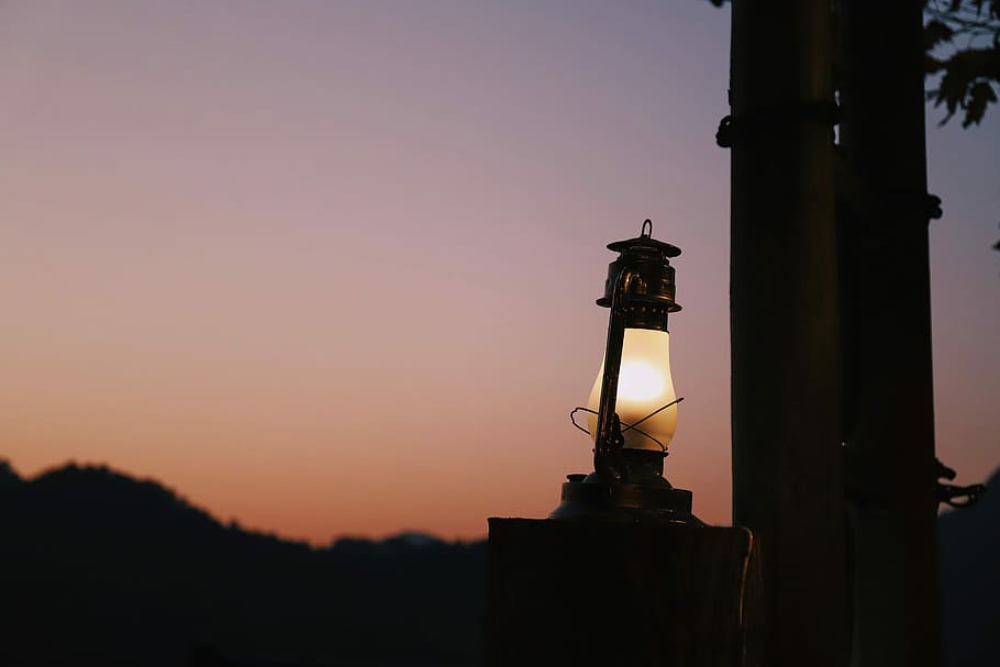 black oil lantern, lantern near post, sunset, sunrise, tree, light HD wallpaper