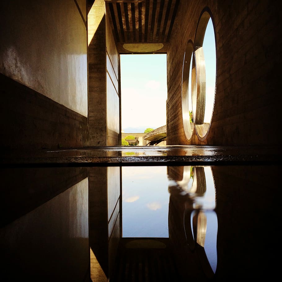 low angle photo of floor near wall, brown hallway by water, building HD wallpaper