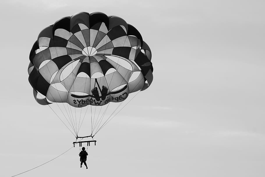 parasailing, monochrome, float, sky, adventure, leisure activity HD wallpaper