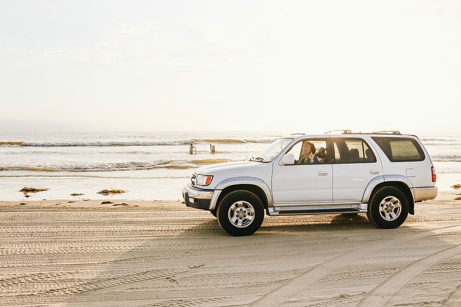 Beach Cruisers, photo of white parked sport utility vehicle with woman inside near shoreline HD wallpaper