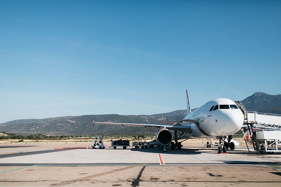 plane preparing for taking off, white airplane during daytime, HD wallpaper