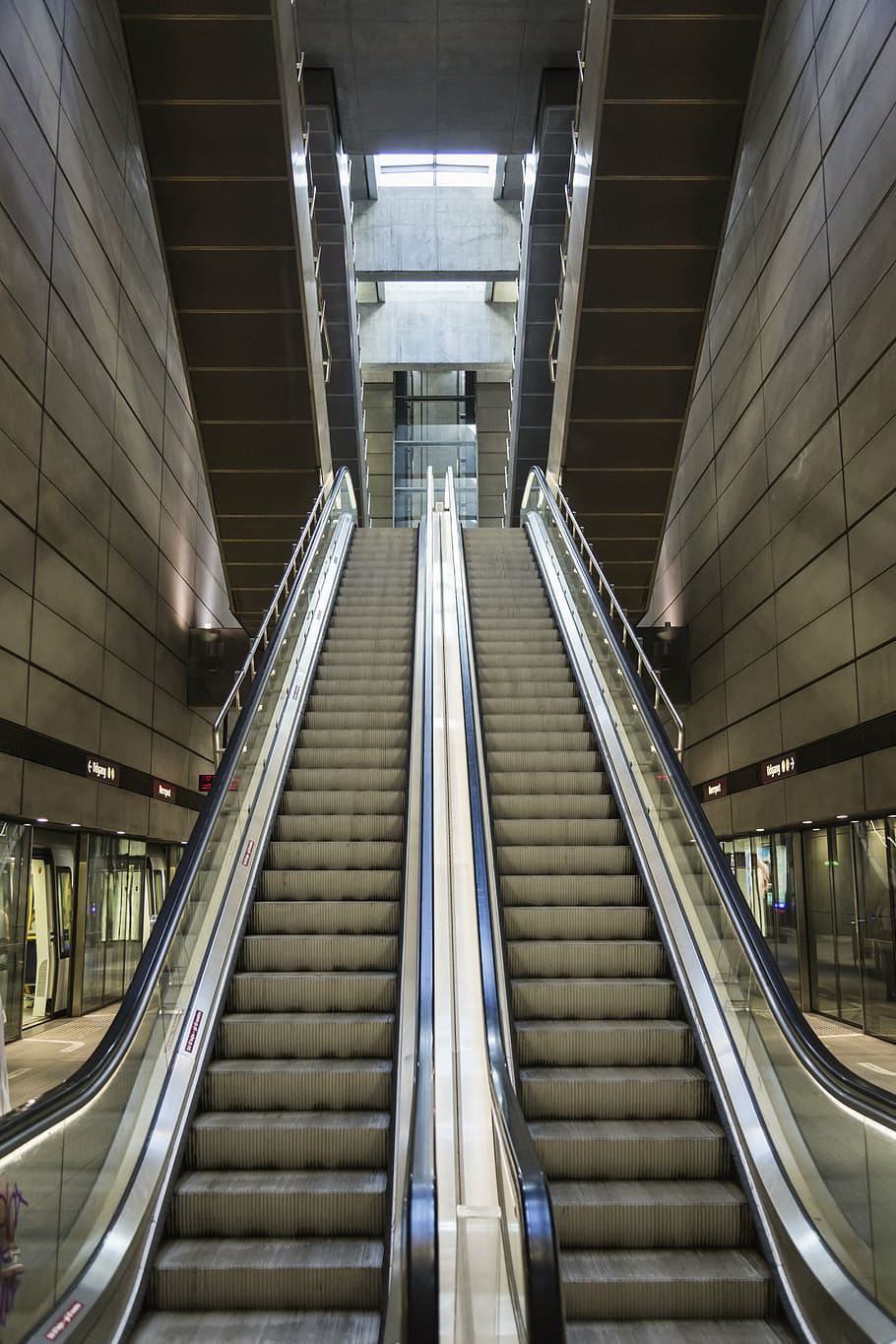 escalator, subway, stairs, steps, architecture, steps and staircases HD wallpaper