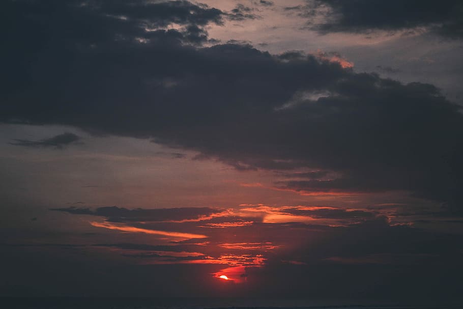 gray clouds at golden hour, cloudy skies during golden hour, sunrise HD wallpaper