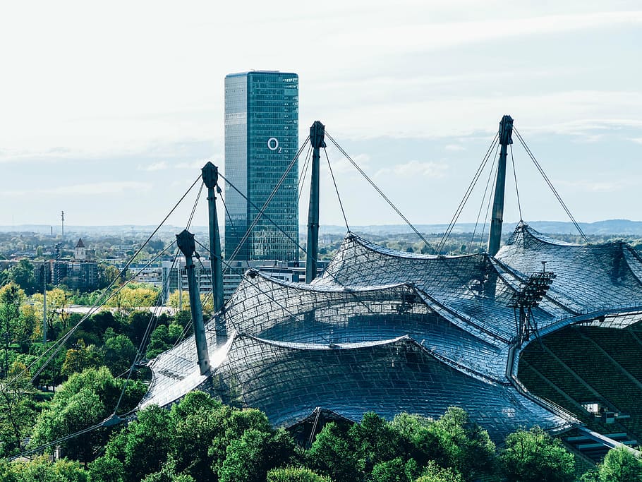 o2, munich, o2 tower, architecture, glass facade, discs, office building HD wallpaper