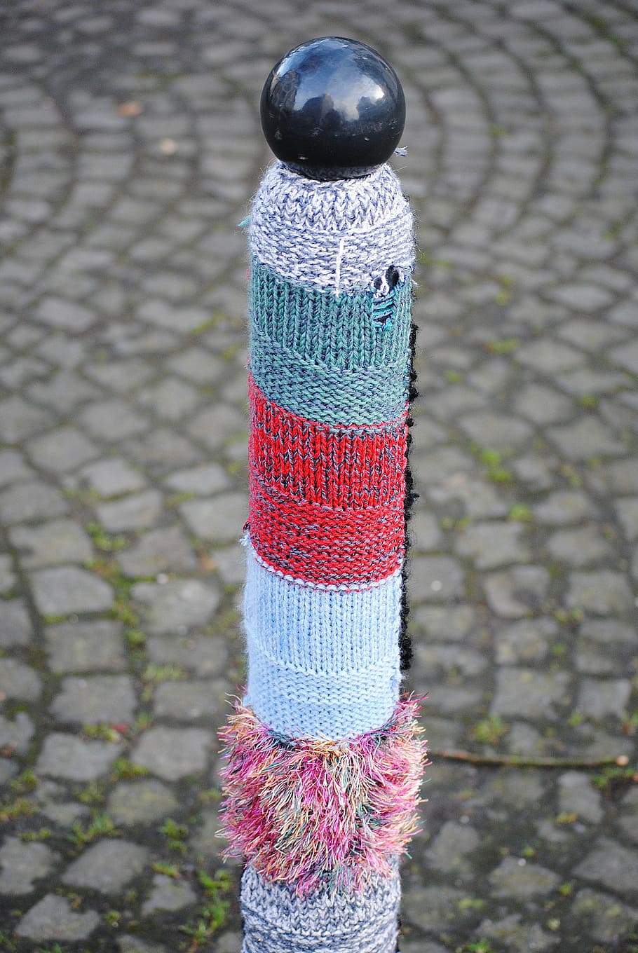 knitted, wool, post, ball, cobblestones, multi colored, street HD wallpaper