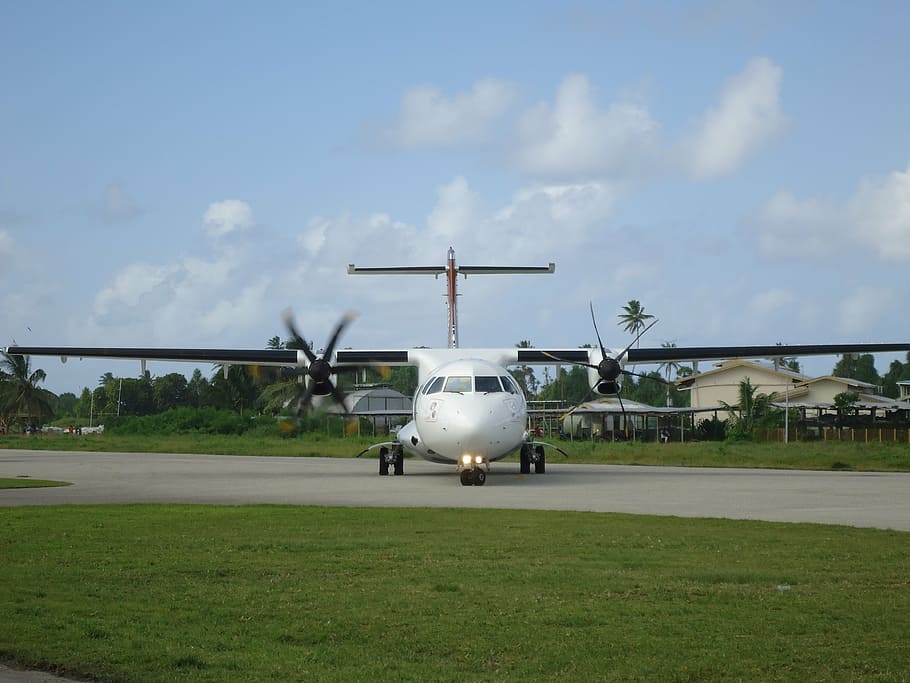 plane, tuvalu, funafuti, flight, airstrip, air vehicle, airplane HD wallpaper