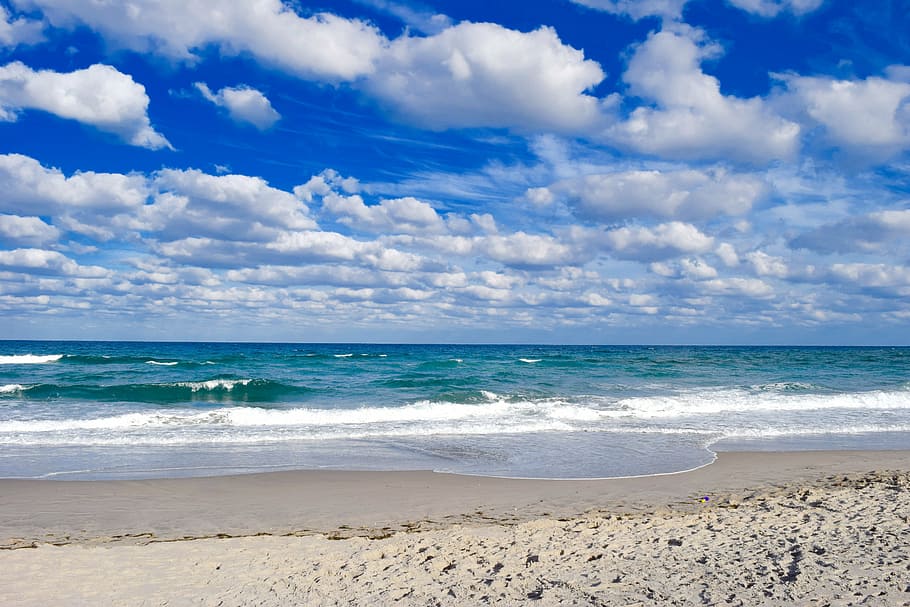 blue sea under blue sky, clouds, beach, blue sky clouds, clouds sky HD wallpaper